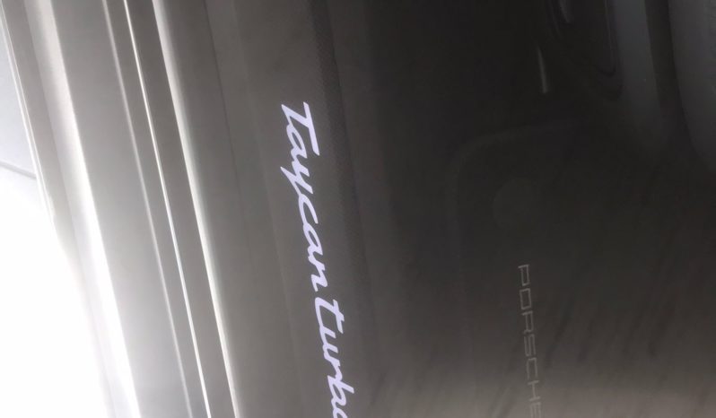 Porsche TAYCAN Turbo S complet